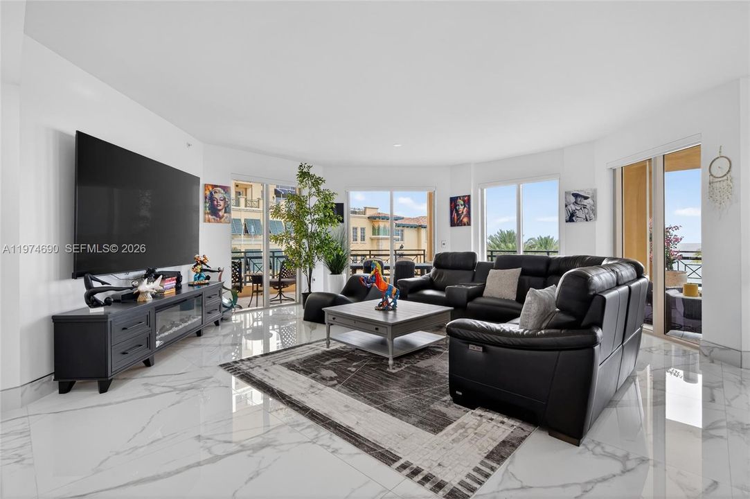 En Venta: $2,895,000 (3 camas, 3 baños, 3085 Pies cuadrados)