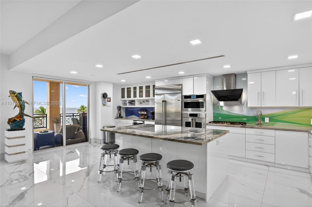 En Venta: $2,895,000 (3 camas, 3 baños, 3085 Pies cuadrados)