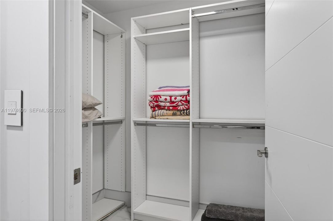 En Venta: $2,895,000 (3 camas, 3 baños, 3085 Pies cuadrados)