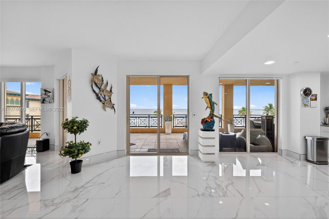 En Venta: $2,895,000 (3 camas, 3 baños, 3085 Pies cuadrados)