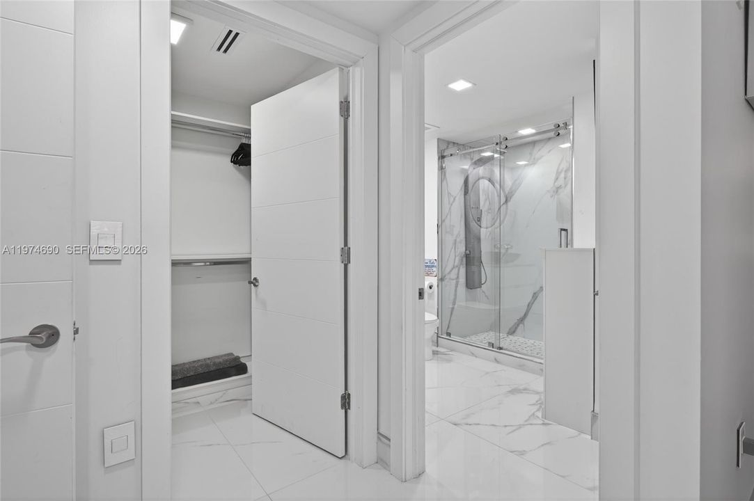 En Venta: $2,895,000 (3 camas, 3 baños, 3085 Pies cuadrados)