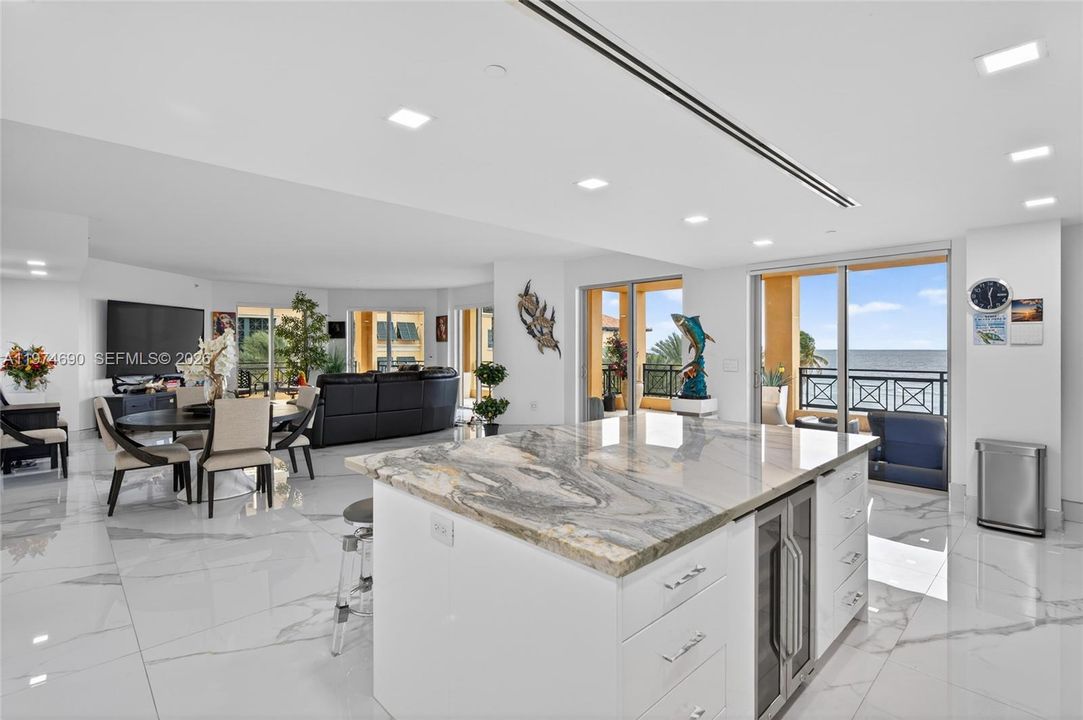 En Venta: $2,895,000 (3 camas, 3 baños, 3085 Pies cuadrados)