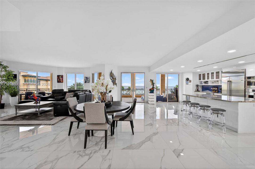 En Venta: $2,895,000 (3 camas, 3 baños, 3085 Pies cuadrados)