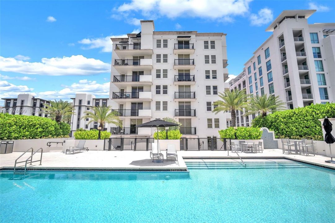 For Sale: $695,000 (2 beds, 2 baths, 1066 Square Feet)