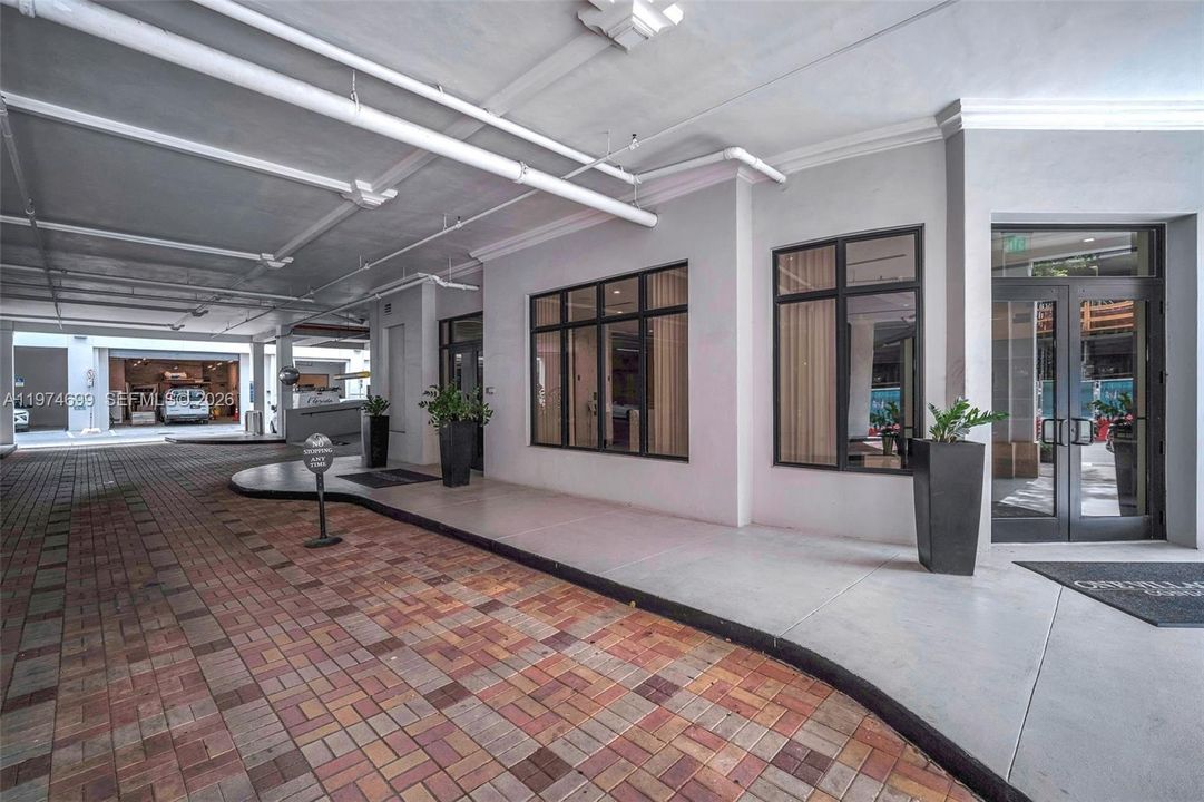 For Sale: $695,000 (2 beds, 2 baths, 1066 Square Feet)