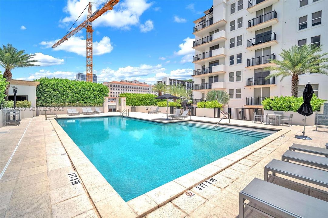 For Sale: $695,000 (2 beds, 2 baths, 1066 Square Feet)