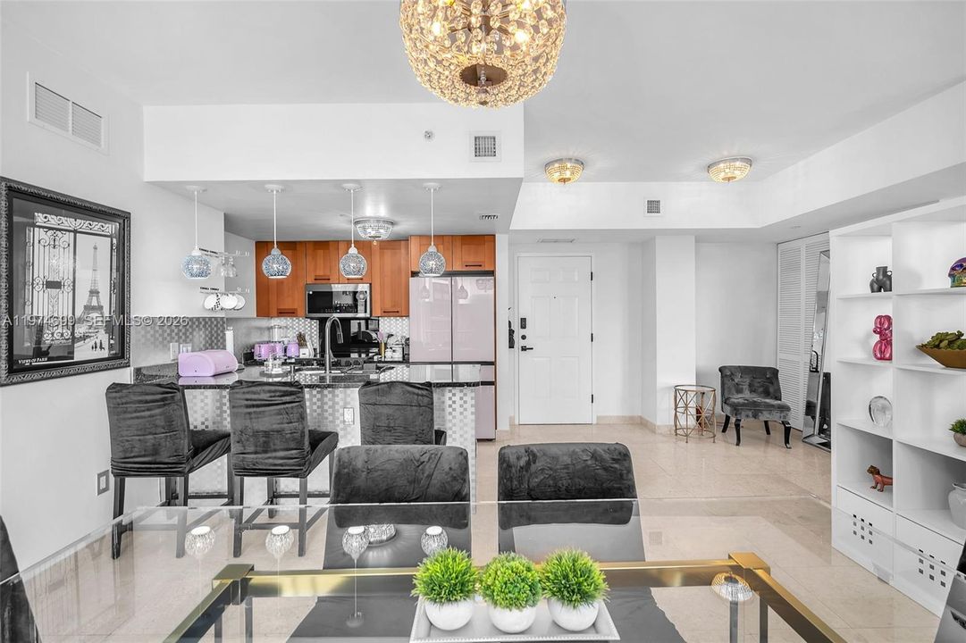 For Sale: $695,000 (2 beds, 2 baths, 1066 Square Feet)