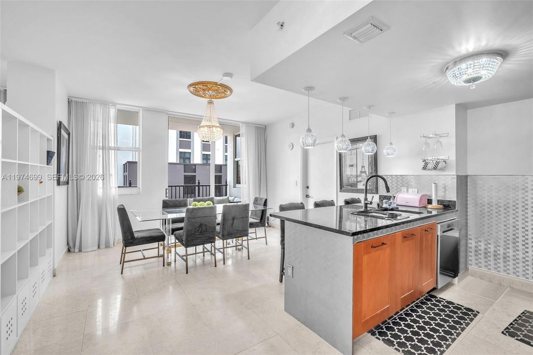 For Sale: $695,000 (2 beds, 2 baths, 1066 Square Feet)