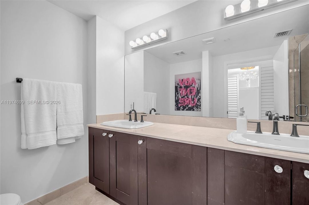 For Sale: $695,000 (2 beds, 2 baths, 1066 Square Feet)