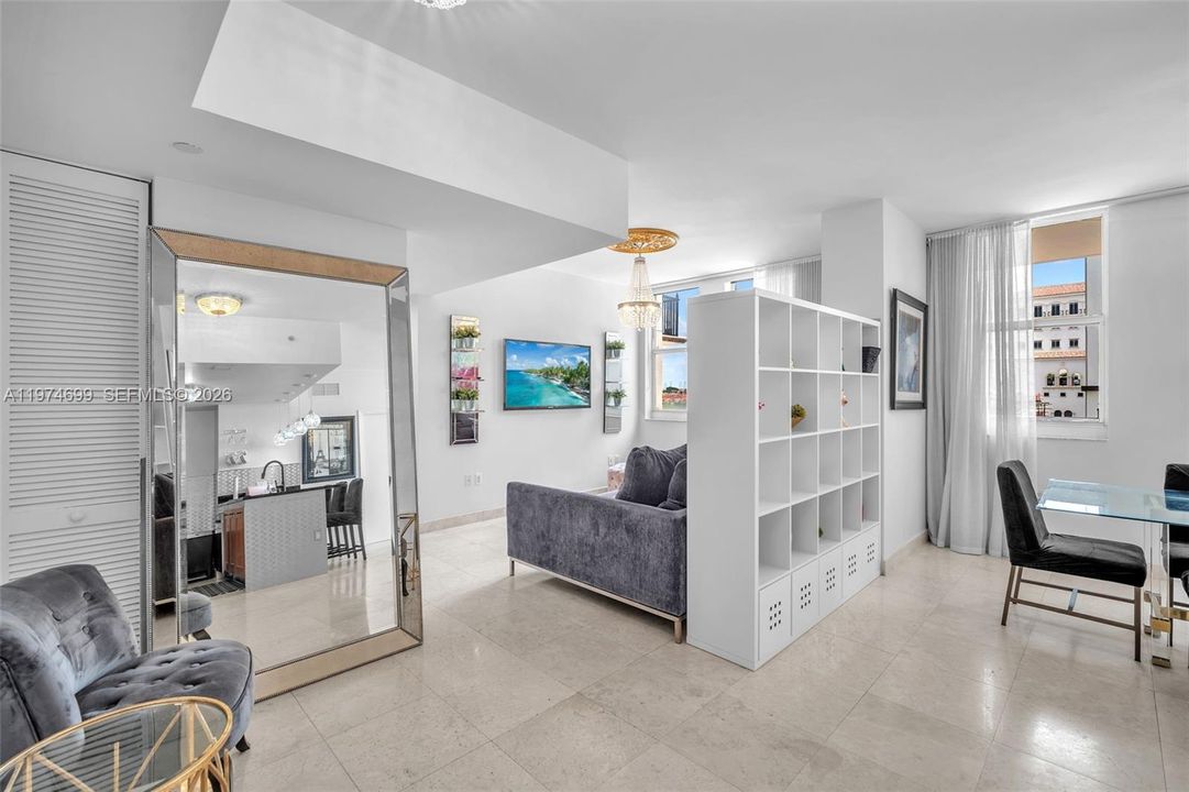For Sale: $695,000 (2 beds, 2 baths, 1066 Square Feet)