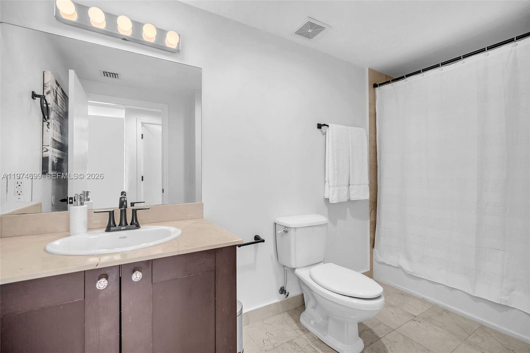 For Sale: $695,000 (2 beds, 2 baths, 1066 Square Feet)