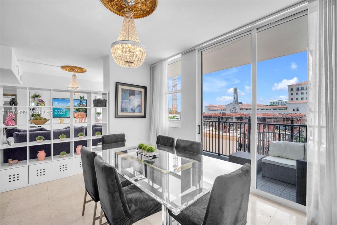 For Sale: $695,000 (2 beds, 2 baths, 1066 Square Feet)