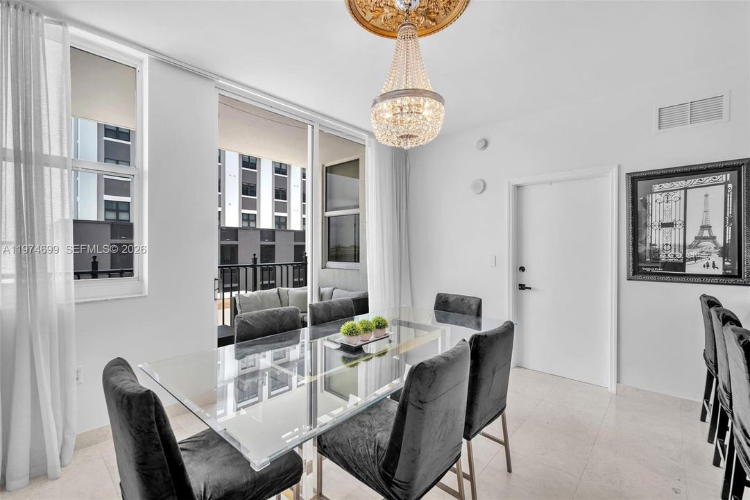 For Sale: $695,000 (2 beds, 2 baths, 1066 Square Feet)