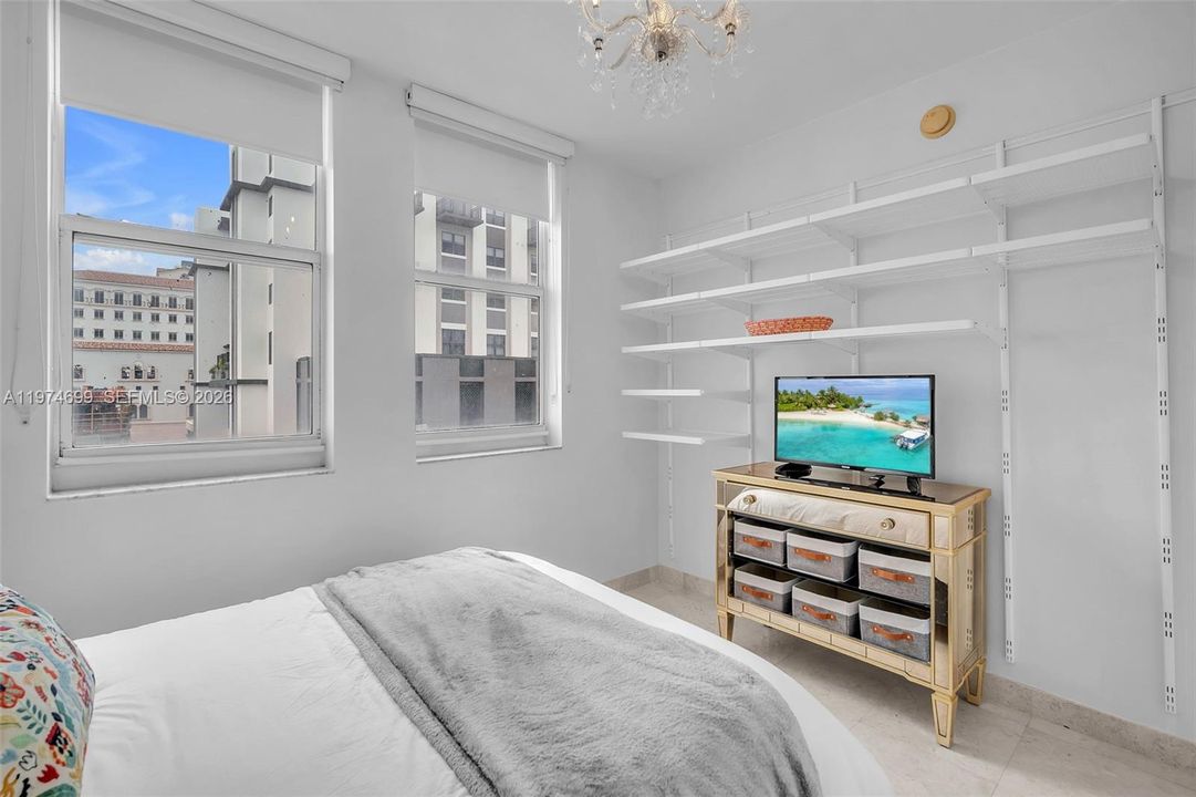 For Sale: $695,000 (2 beds, 2 baths, 1066 Square Feet)