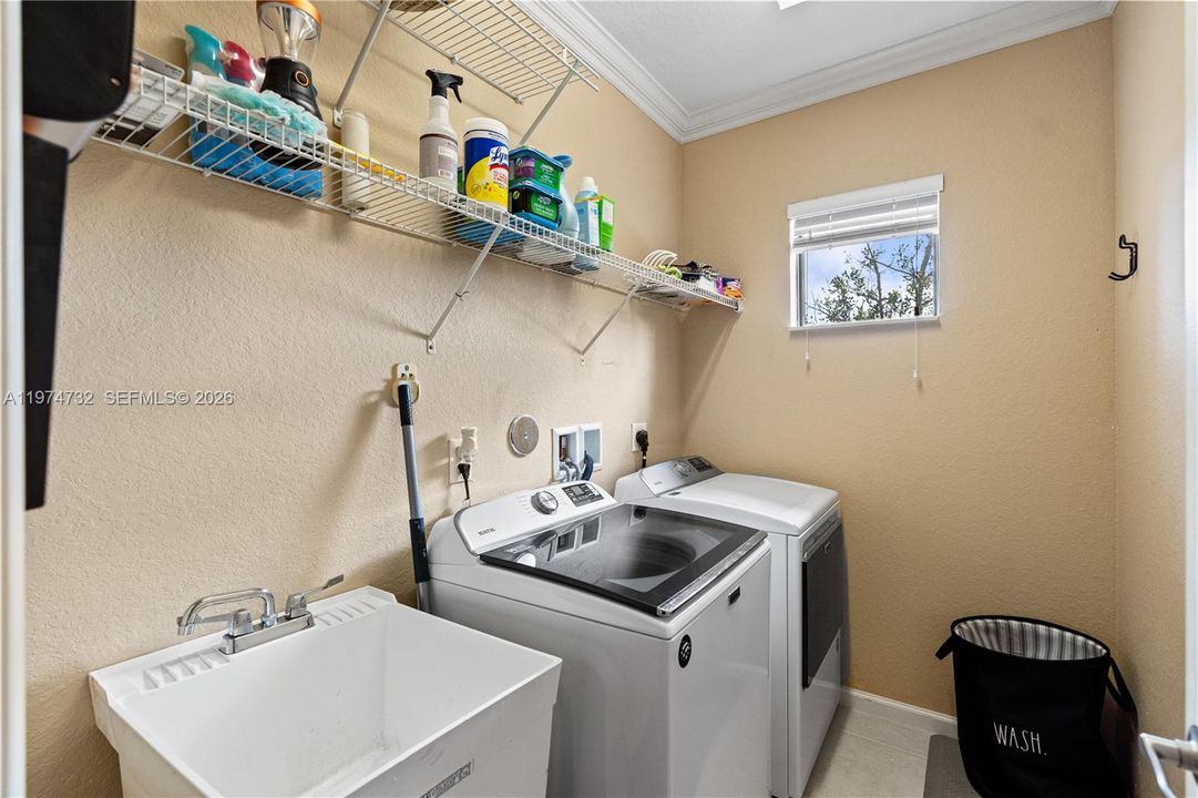 Activo con contrato: $490,000 (3 camas, 2 baños, 1935 Pies cuadrados)