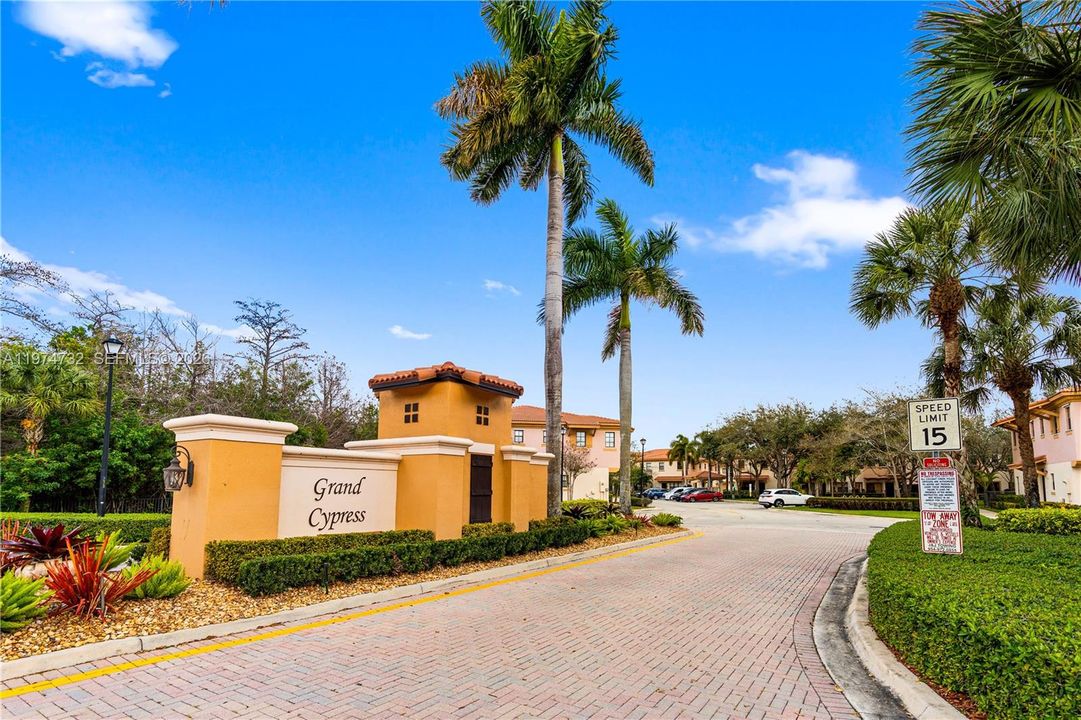 Activo con contrato: $490,000 (3 camas, 2 baños, 1935 Pies cuadrados)