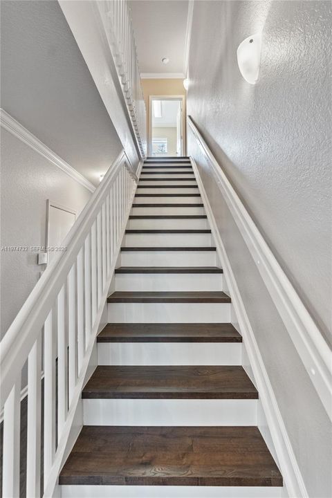 Activo con contrato: $490,000 (3 camas, 2 baños, 1935 Pies cuadrados)