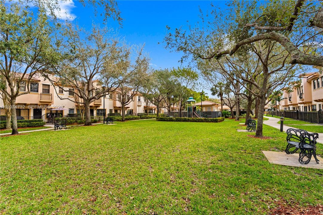 Activo con contrato: $490,000 (3 camas, 2 baños, 1935 Pies cuadrados)