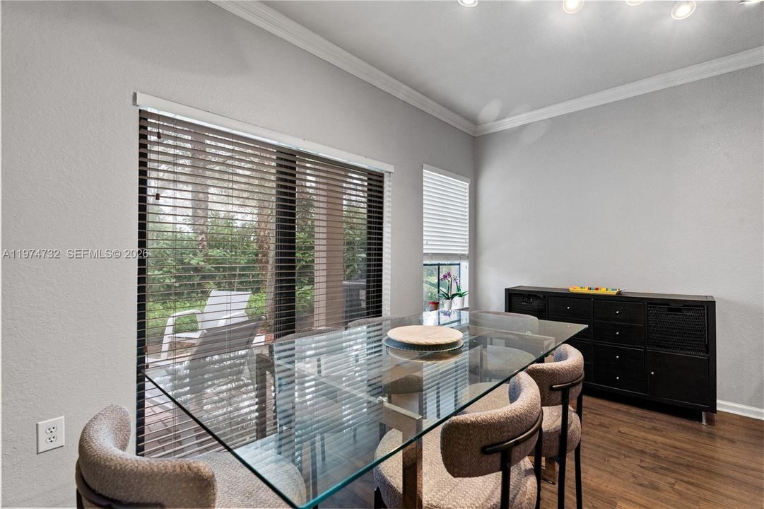 Activo con contrato: $490,000 (3 camas, 2 baños, 1935 Pies cuadrados)