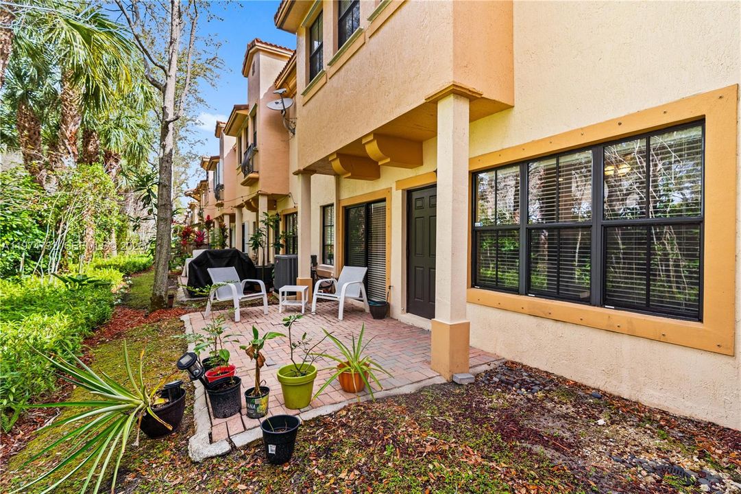 Activo con contrato: $490,000 (3 camas, 2 baños, 1935 Pies cuadrados)