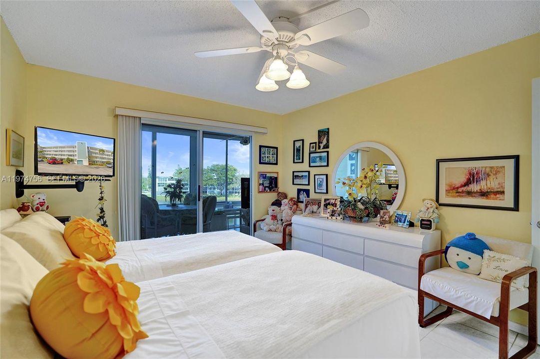 На продажу: $159,000 (2 спален, 2 ванн, 828 Квадратных фут)