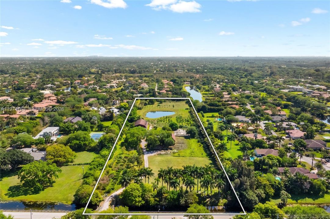 Activo con contrato: $5,995,000 (9.89 acres)
