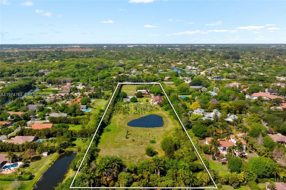 Activo con contrato: $5,995,000 (9.89 acres)