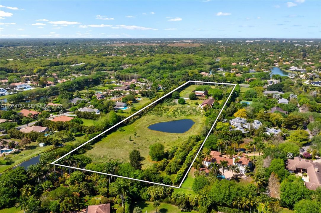 Activo con contrato: $5,995,000 (9.89 acres)
