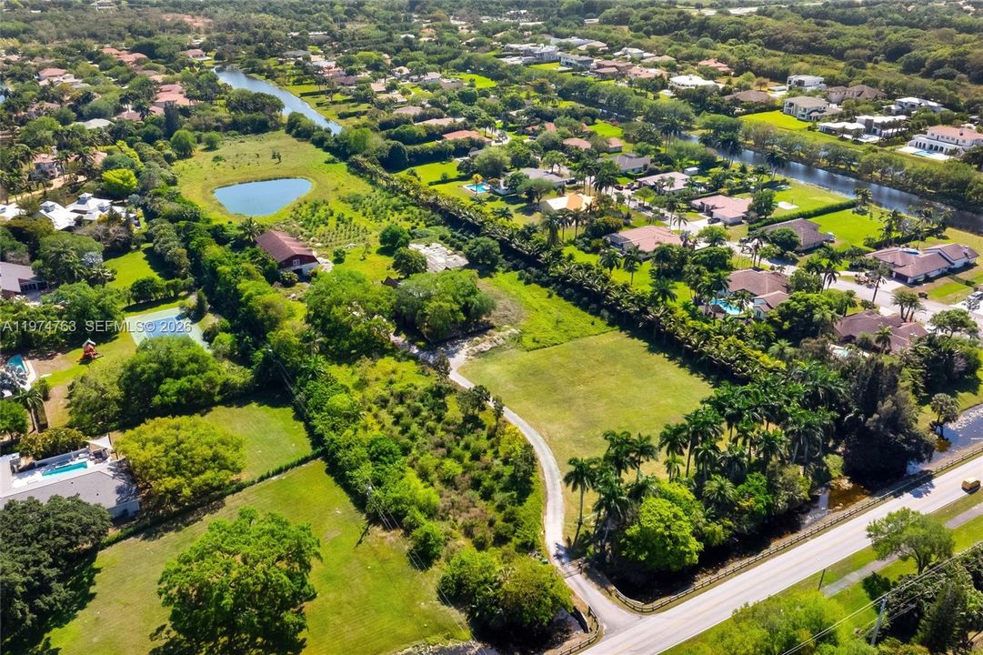 Activo con contrato: $5,995,000 (9.89 acres)