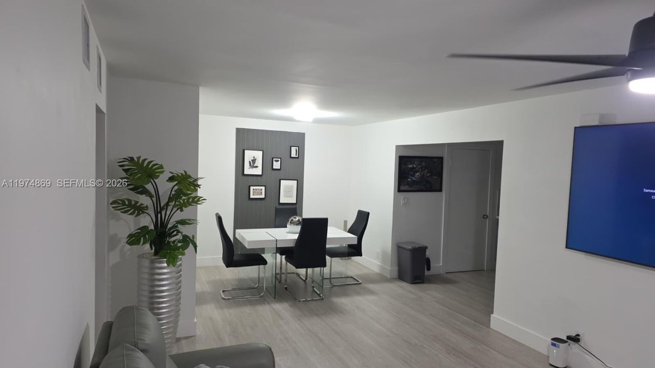 Active With Contract: $299,000 (3 beds, 1 baths, 952 Square Feet)