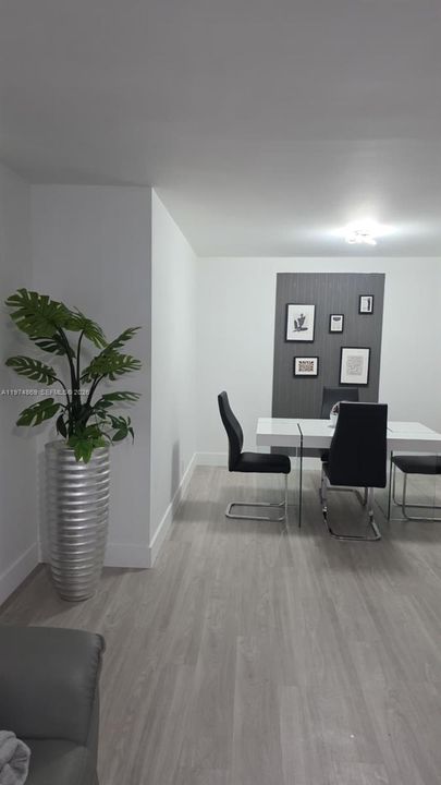 Active With Contract: $299,000 (3 beds, 1 baths, 952 Square Feet)