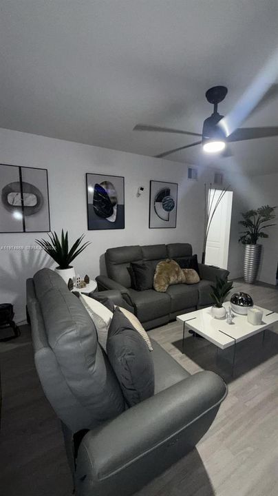Active With Contract: $299,000 (3 beds, 1 baths, 952 Square Feet)