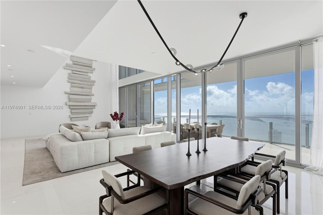 На продажу: $9,998,000 (5 спален, 5 ванн, 4283 Квадратных фут)