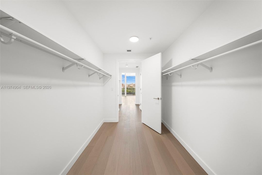 For Sale: $3,350,000 (3 beds, 3 baths, 1858 Square Feet)