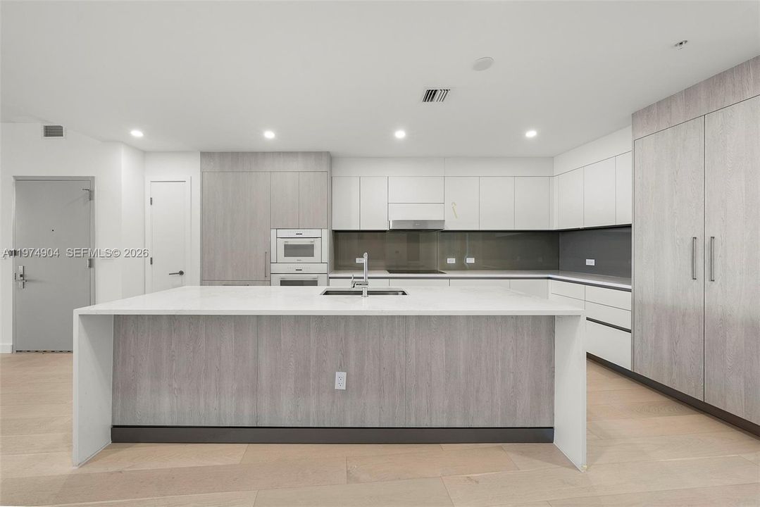 For Sale: $3,350,000 (3 beds, 3 baths, 1858 Square Feet)