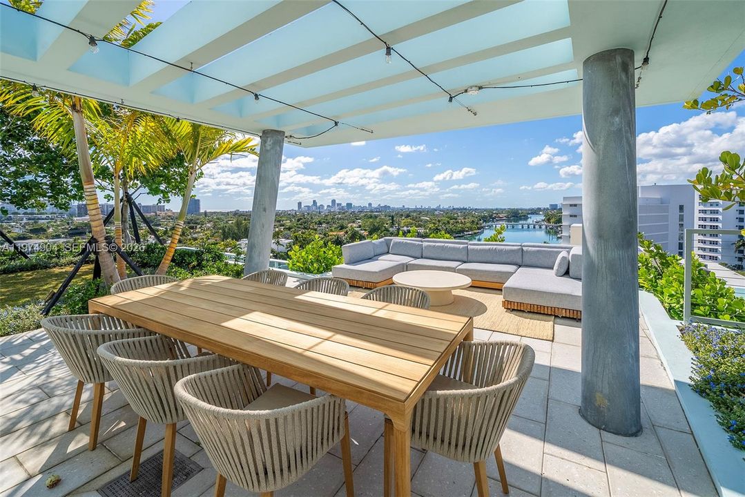 For Sale: $3,350,000 (3 beds, 3 baths, 1858 Square Feet)