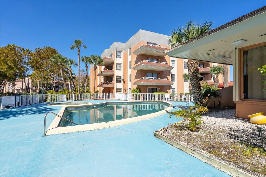 На продажу: $195,000 (1 спален, 1 ванн, 660 Квадратных фут)