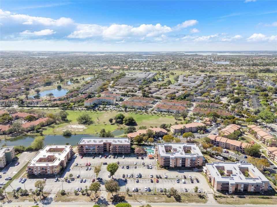 На продажу: $195,000 (1 спален, 1 ванн, 660 Квадратных фут)