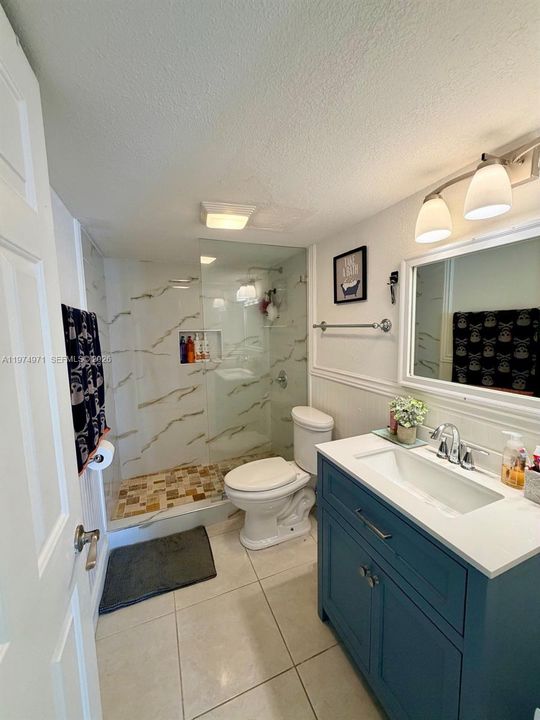 Bathroom 2nd floor (2)