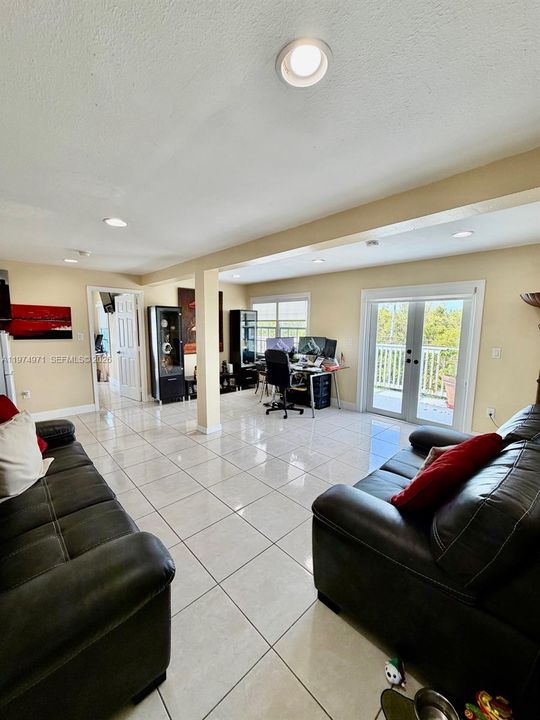 2nd floor Livingroom (view from one of the rooms entrance) with exit to terraza