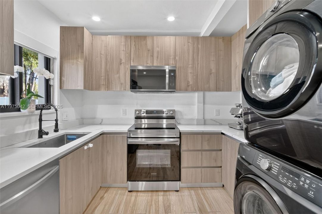 For Sale: $950,000 (3 beds, 2 baths, 1228 Square Feet)