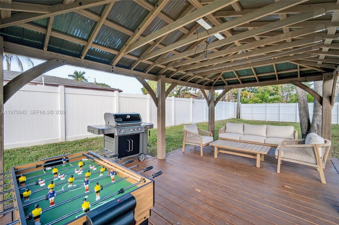For Sale: $950,000 (3 beds, 2 baths, 1228 Square Feet)