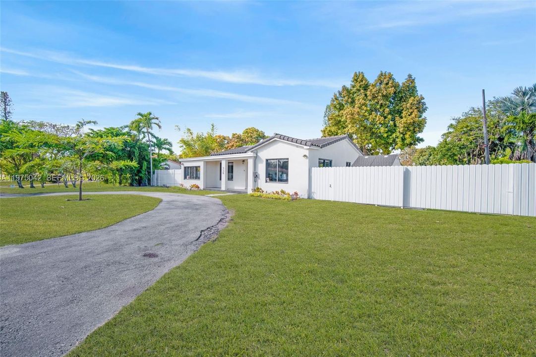 For Sale: $950,000 (3 beds, 2 baths, 1228 Square Feet)