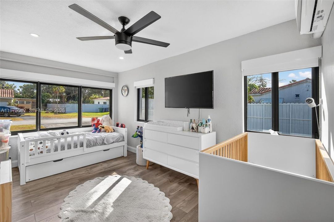 For Sale: $950,000 (3 beds, 2 baths, 1228 Square Feet)