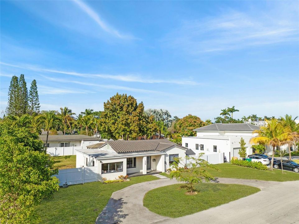 For Sale: $950,000 (3 beds, 2 baths, 1228 Square Feet)