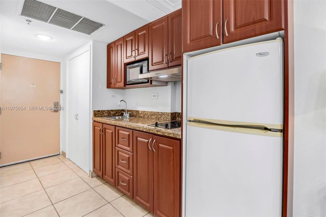 Vendido Recientemente: $95,000 (0 camas, 1 baños, 360 Pies cuadrados)