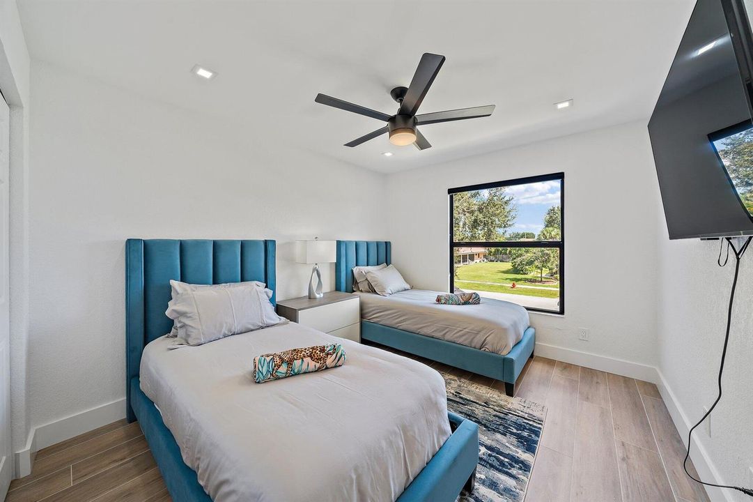 007-1878LyntonCir-FL-SMALL