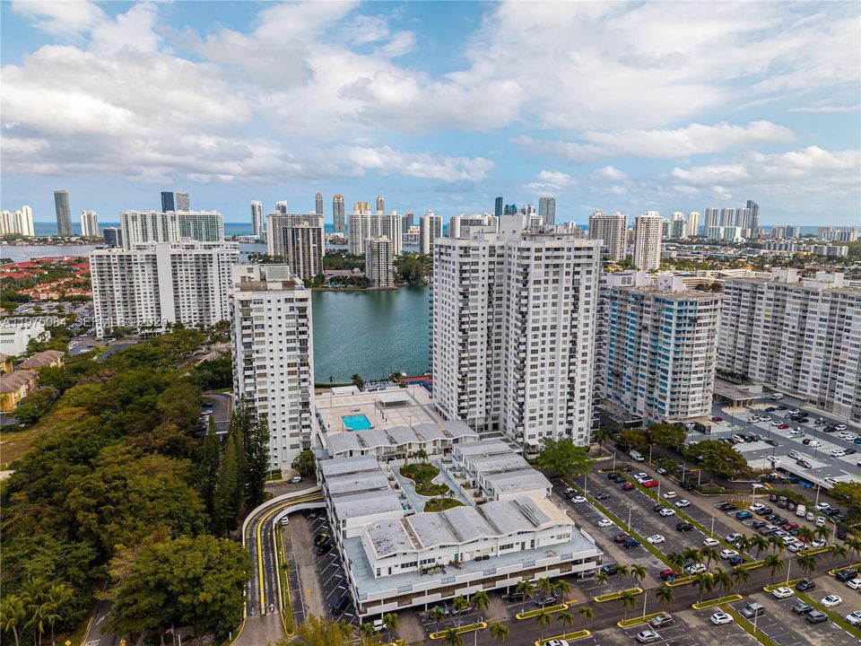 На продажу: $255,000 (2 спален, 2 ванн, 1268 Квадратных фут)