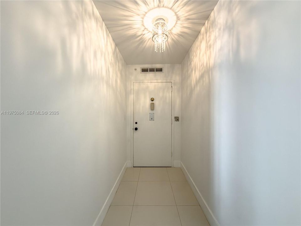 На продажу: $255,000 (2 спален, 2 ванн, 1268 Квадратных фут)