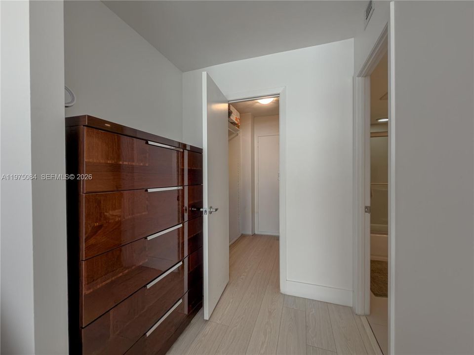 На продажу: $255,000 (2 спален, 2 ванн, 1268 Квадратных фут)